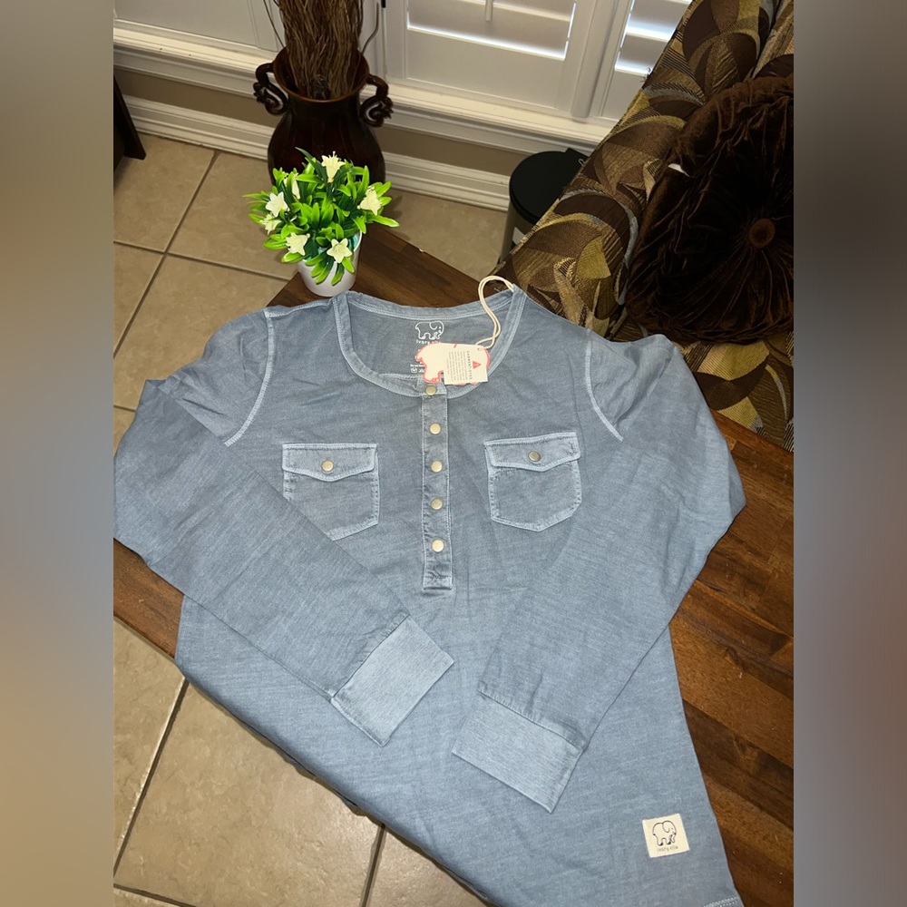 Ivory Ella Elephant Shirt Buttons Pockets Women Size XS , NWT Blue